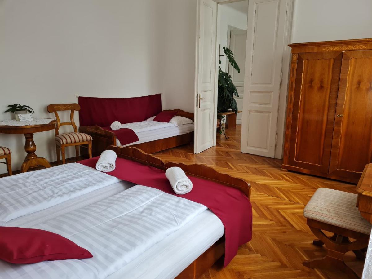 Tulipanvendeghaz Hotel Keszthely Exterior photo