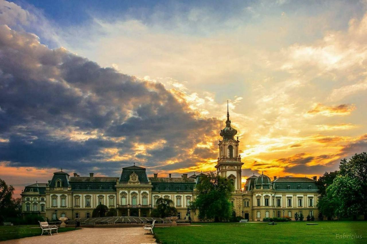Tulipanvendeghaz Hotel Keszthely Exterior photo