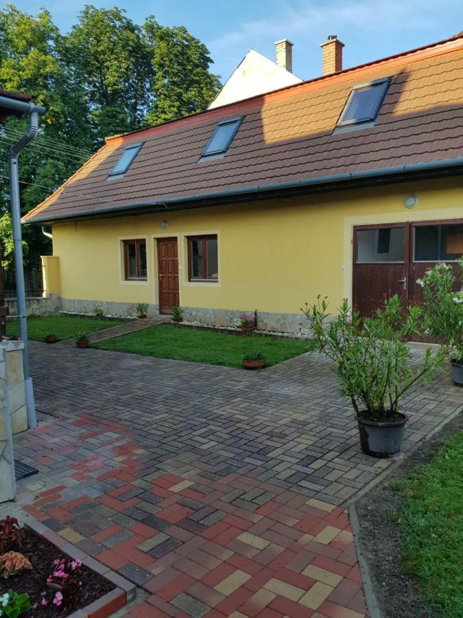Tulipanvendeghaz Hotel Keszthely Exterior photo