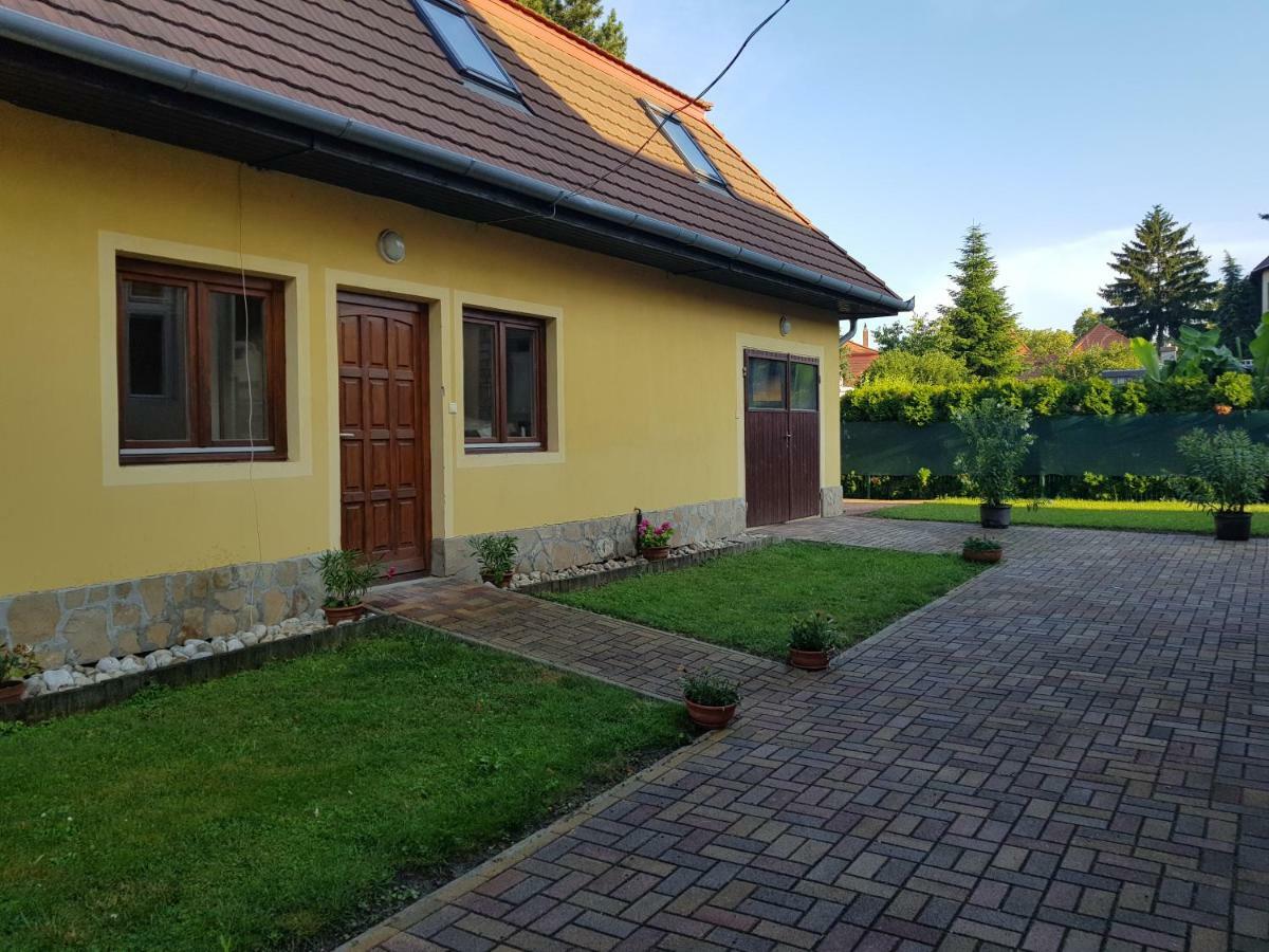 Tulipanvendeghaz Hotel Keszthely Exterior photo