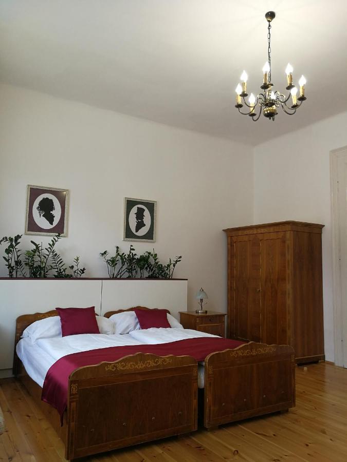 Tulipanvendeghaz Hotel Keszthely Exterior photo