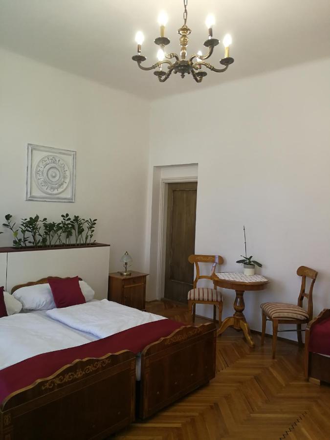 Tulipanvendeghaz Hotel Keszthely Exterior photo
