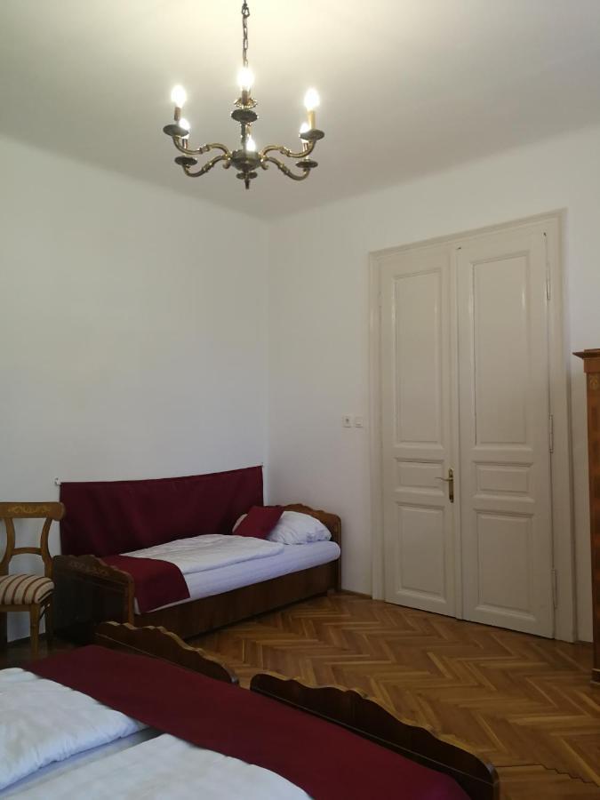 Tulipanvendeghaz Hotel Keszthely Exterior photo